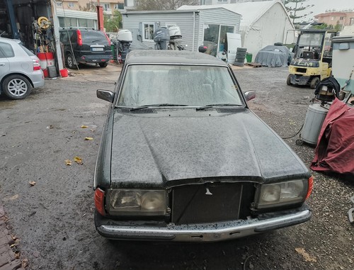 Mercedes 200 w123 1982 - 1982, model